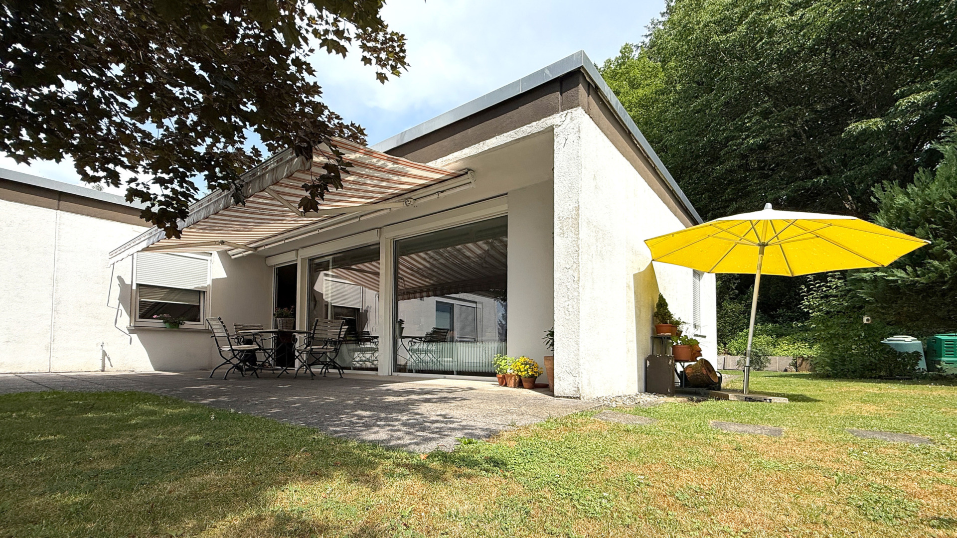 Gepflegter Bungalow nebst Garage in bevorzugter Wohnlage, 78048 Vilingen-Schwenningen, Bungalow