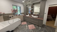 Repräsentative Luxus-Stadtvilla mit Garagenhaus und parkähnlichem Grundstück - Badewanne