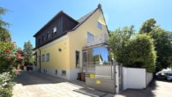 Repräsentative Luxus-Stadtvilla mit Garagenhaus und parkähnlichem Grundstück - Drehflügeltür elektrisch