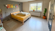 Attraktive und familiengerechte 4½-Zimmer-Wohnung in Königsfeld - Weiler - Schlafzimmer