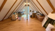 Attraktive Doppelhaushälfte in sonniger Süd-Ost-Lage nebst Garage - Dachzimmer