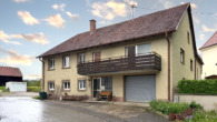 Freistehendes Wohnhaus mit ehemaligem Ökonomieteil - Hausansicht