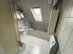 Gemütliche 2½-Zimmer-Dachgeschosswohnung in ruhiger Lage - Badezimmer