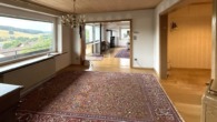 Attraktive 3½-Zimmer-Eigentumswohnung mit Panoramablick - Wohn-Essbereich