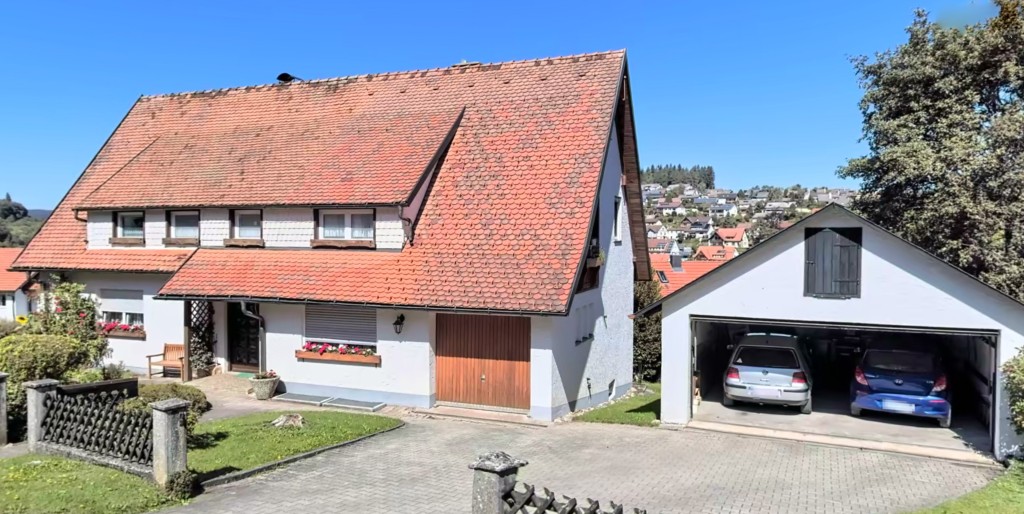 Gepflegtes freistehendes 1-2-Familien-Haus in Unterkirnach, 78089 Unterkirnach, Einfamilienhaus