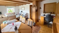 Gepflegtes freistehendes 1-2-Familien-Haus in Unterkirnach - Wohnzimmer EG
